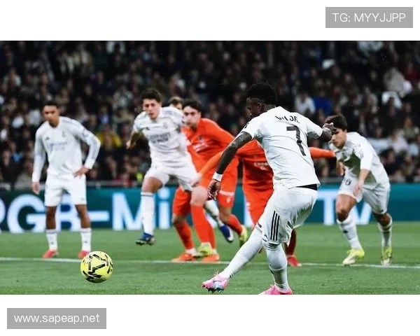 皇马关键战表现波动：稳定性承压对争冠形势产生阶段性影响