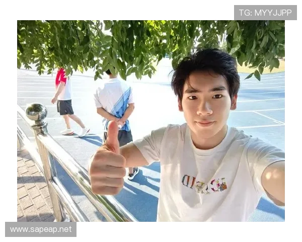 张博恒今天的私服堪比大牌明星，这身价到底藏哪儿了？