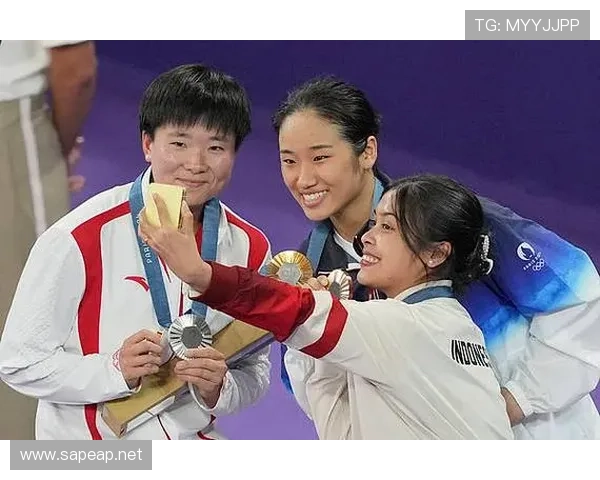 何冰娇赛场像开挂，生活照又像时尚博主——她的钱包到底是哪块磁铁吸来的