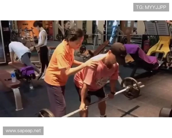 孔帕尼健身房扫地叔叔状态爆炸，这车马费得多少啊？