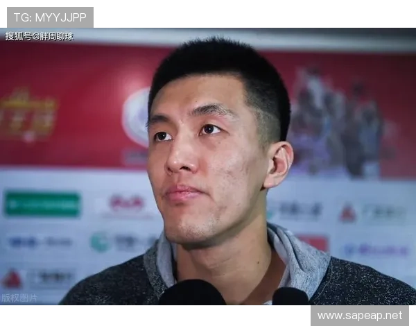 郭艾伦比赛里像拼命三郎，过家门口却能秒变沙发土豆？！